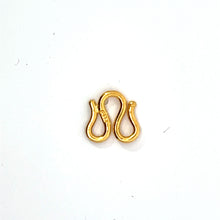 Load image into Gallery viewer, 24K Solid Yellow Gold &quot;W&quot; Lock Clasp 1.2 Grams
