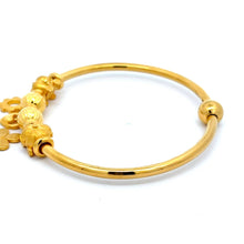 將圖片載入圖庫檢視器 24K Solid Yellow Gold Heart Flower Wheel Charm Oval Bangle 25.3 Grams