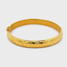 Load and play video in Gallery viewer, 24K Solid Yellow Gold Design Fook 福 Bangle 22.3 Grams 千足金
