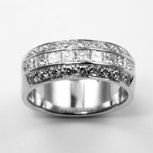 Load image into Gallery viewer, Platinum Women Diamond Band Ring D1.60CT
