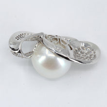 Load image into Gallery viewer, 18K White Gold Diamond South Sea White Pearl Pendant D3.68 CT
