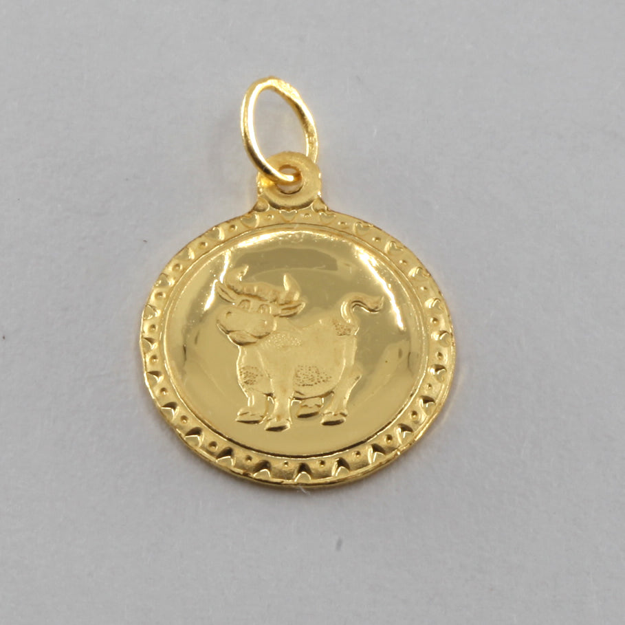 24K Solid Yellow Gold Round Zodiac Ox Cow Pendant 0.9 Grams