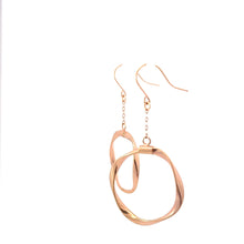 將圖片載入圖庫檢視器 18K Solid Rose Gold Twisted Hoop Earrings
