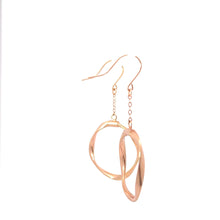 將圖片載入圖庫檢視器 18K Solid Rose Gold Twisted Hoop Earrings
