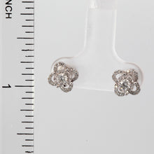 將圖片載入圖庫檢視器 18K Solid White Gold Flower Design Diamond Stud Earrings D0.30 CT
