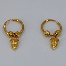 將圖片載入圖庫檢視器 24K Solid Yellow Gold Hoop Sliding Beads Strawberry Earrings 4.6 Grams
