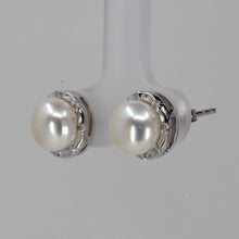 將圖片載入圖庫檢視器 14K White Gold White Culture Pearl Stud Earrings 2.6 Grams
