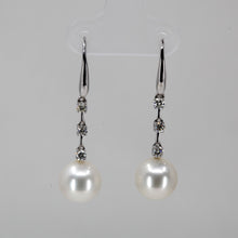 Load image into Gallery viewer, 18K White Gold Diamond White Pearl Hanging Earrings D0.36 CT
