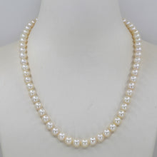 將圖片載入圖庫檢視器 White Culture Pearl Necklace with Silver Clasp 18&quot;
