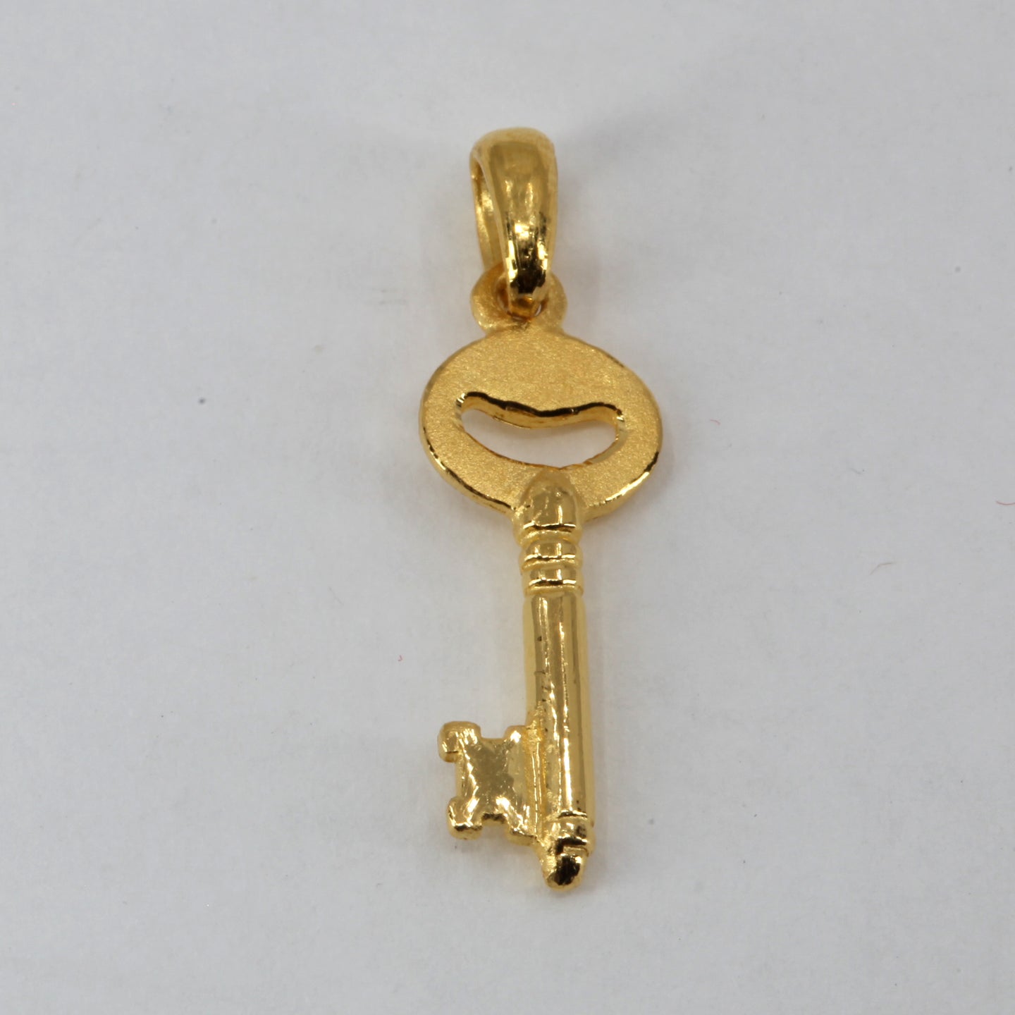 24K Solid Yellow Gold Key Pendant Charm 2.3 Grams