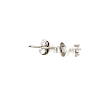 將圖片載入圖庫檢視器 Platinum Diamond Stud Earrings D0.13 CT
