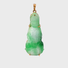 將影片載入圖庫檢視器並播放，18K Solid Yellow Gold Jade Guan Yin Pendant 1 11/16&quot;
