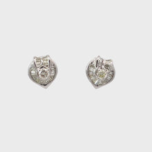 將影片載入圖庫檢視器並播放，14K Solid White Gold Diamond Heart Earrings D0.88 CT
