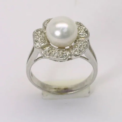 18K白金鑽石白色珍珠戒指