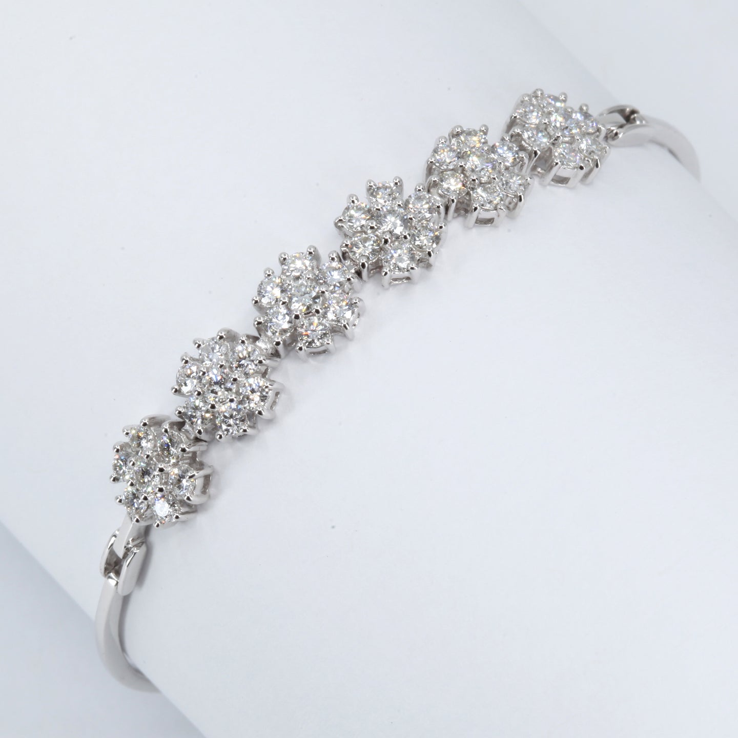 18K Solid White Gold Diamond Flower Soft Bangle Bracelet D2.50 CT