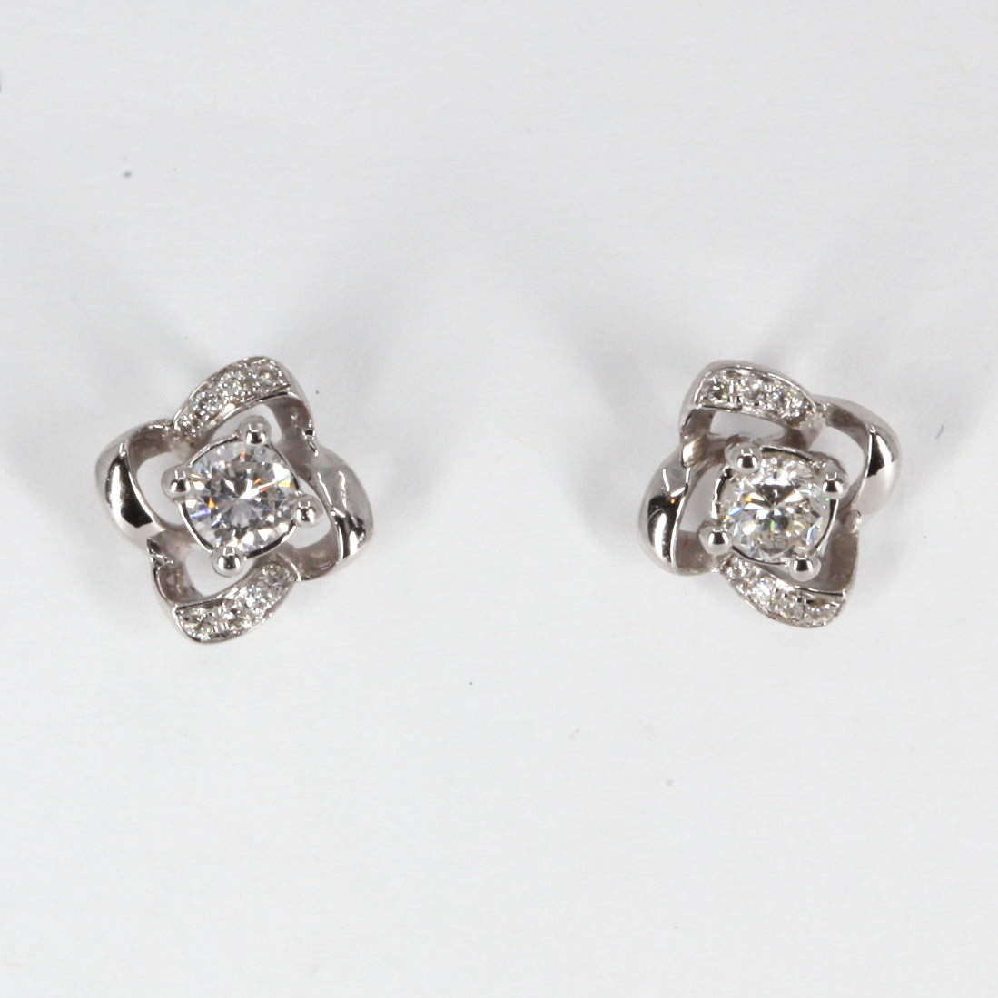 18K Solid White Gold Diamond Stud Earrings 0.30 CT