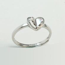 Load image into Gallery viewer, Platinum Women Heart Ring 2.6 Grams
