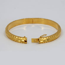 Load image into Gallery viewer, 24K Solid Yellow Gold Diamond-cut Design Bangle 28.61 Grams 999
