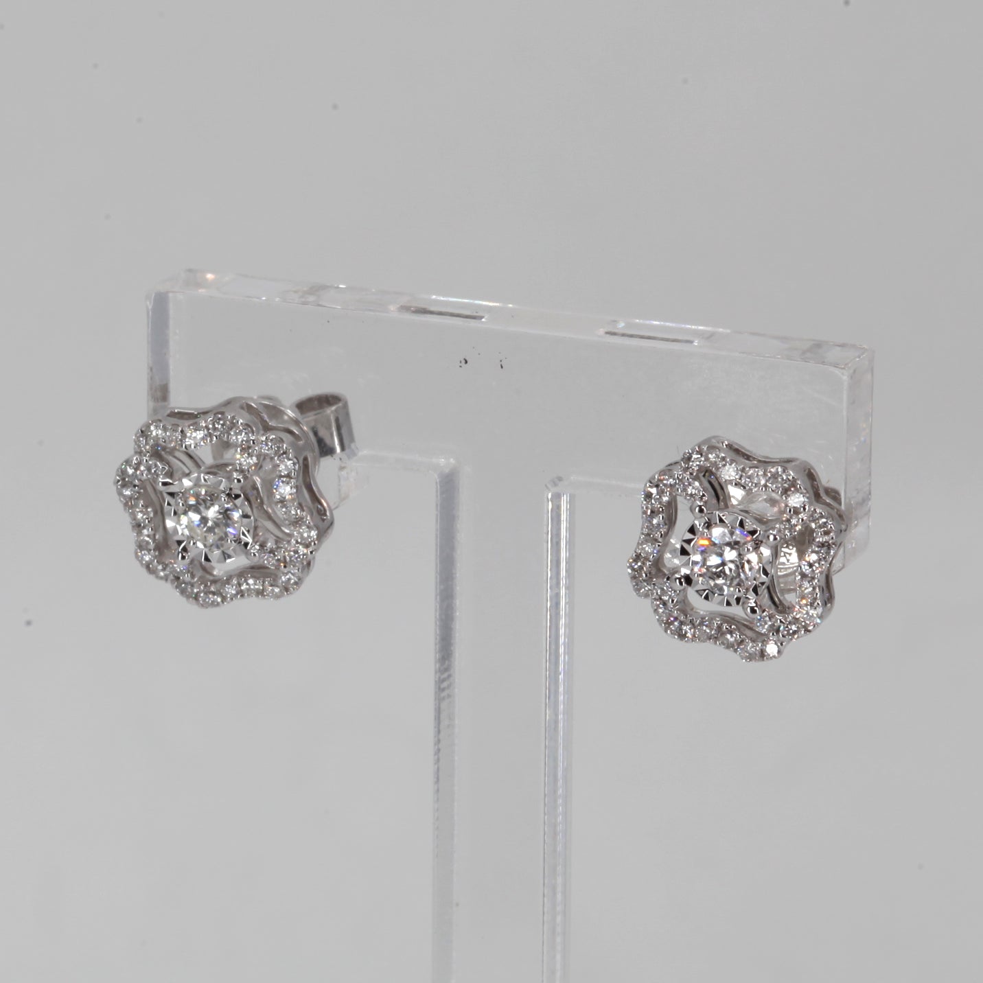 18K Solid White Gold Diamond Stud Halo Earrings D0.54 CT