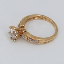 將圖片載入圖庫檢視器 14K Yellow Gold Round Cubic Zirconia Woman Engagement Ring 3.9 Grams
