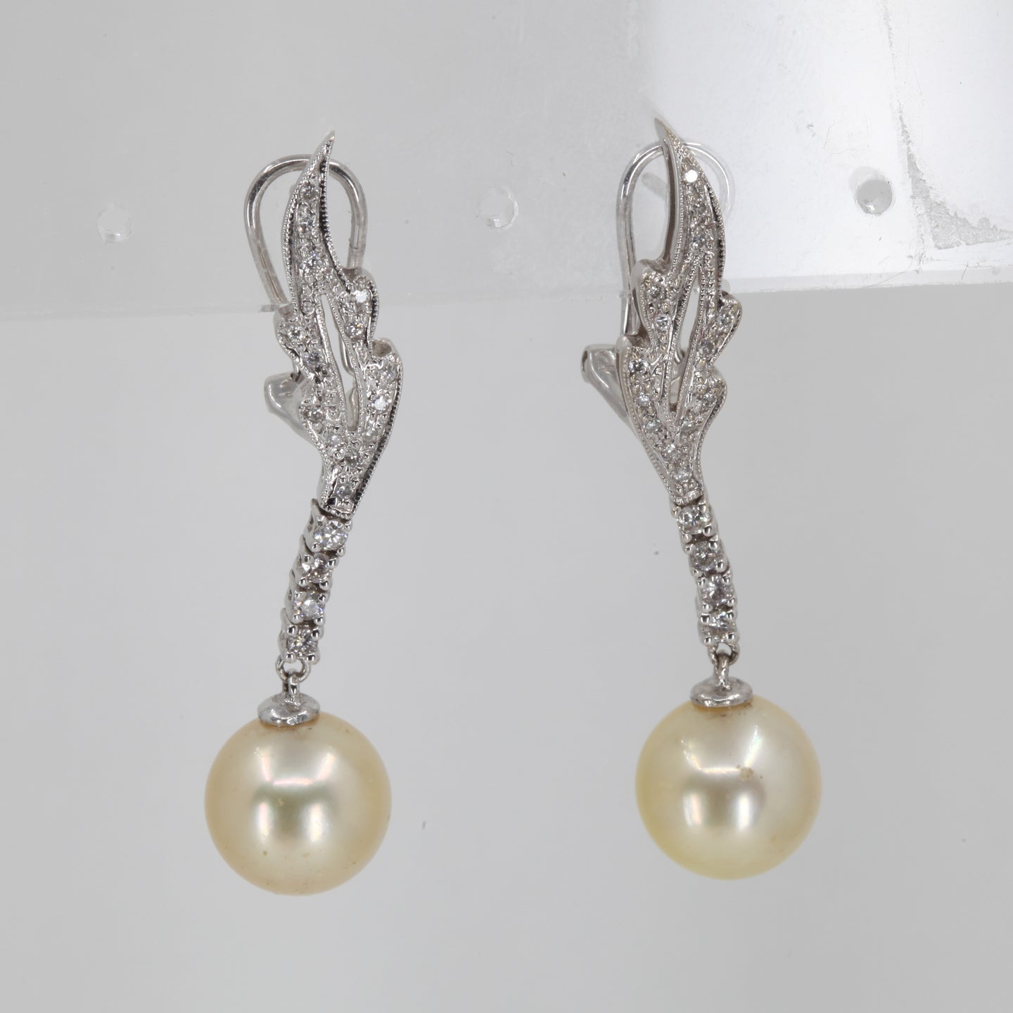 18K White Gold Diamond South Sea White Pearl Hanging French Clip Earrings D0.40 CT