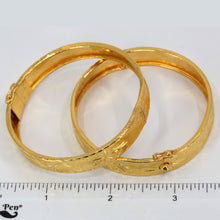 將圖片載入圖庫檢視器 One Pair Of 24K Solid Yellow Gold Wedding Flower Bangles 31.2 Grams
