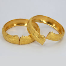 將圖片載入圖庫檢視器 One Pair Of 24K Solid Yellow Gold Wedding Dragon Phoenix Bangles 25.5 Grams
