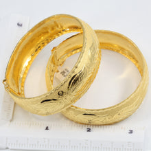 將圖片載入圖庫檢視器 One Pair Of 24K Solid Yellow Gold Wedding Bangles 22.2 Grams
