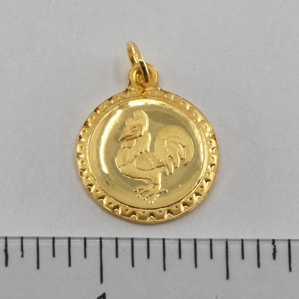 24K Solid Yellow Gold Round Zodiac Rooster Chicken Hollow Pendant 1.0 Grams