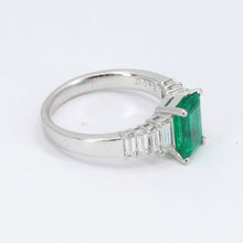 將圖片載入圖庫檢視器 Platinum Women Diamond Emerald Ring E1.50CT
