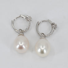 將圖片載入圖庫檢視器 14K White Gold Diamond White Pearl Hanging Earrings D0.36 CT
