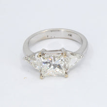 將圖片載入圖庫檢視器 18K White Gold Women Diamond Ring CD2.15CT
