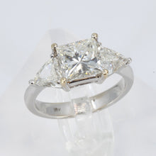 將圖片載入圖庫檢視器 18K White Gold Women Diamond Ring CD2.15CT

