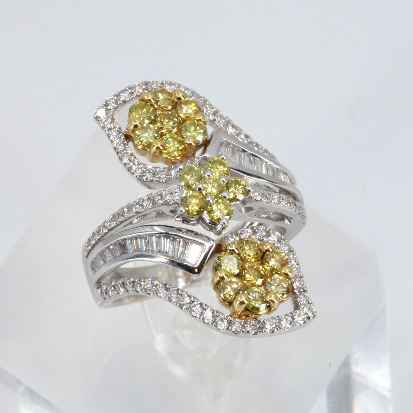 18K White Gold Women Diamond Flower Ring D2.91CT