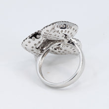 Load image into Gallery viewer, 18K White Gold Women Diamond Ring D2.70 CT
