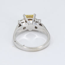 將圖片載入圖庫檢視器 18K White Gold Women GIA Fancy Yellow Diamond Ring CD2.10CT SD1.28CT

