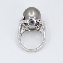 Load image into Gallery viewer, 18K White Gold Diamond South Sea Black Pearl Ring D0.92 CT
