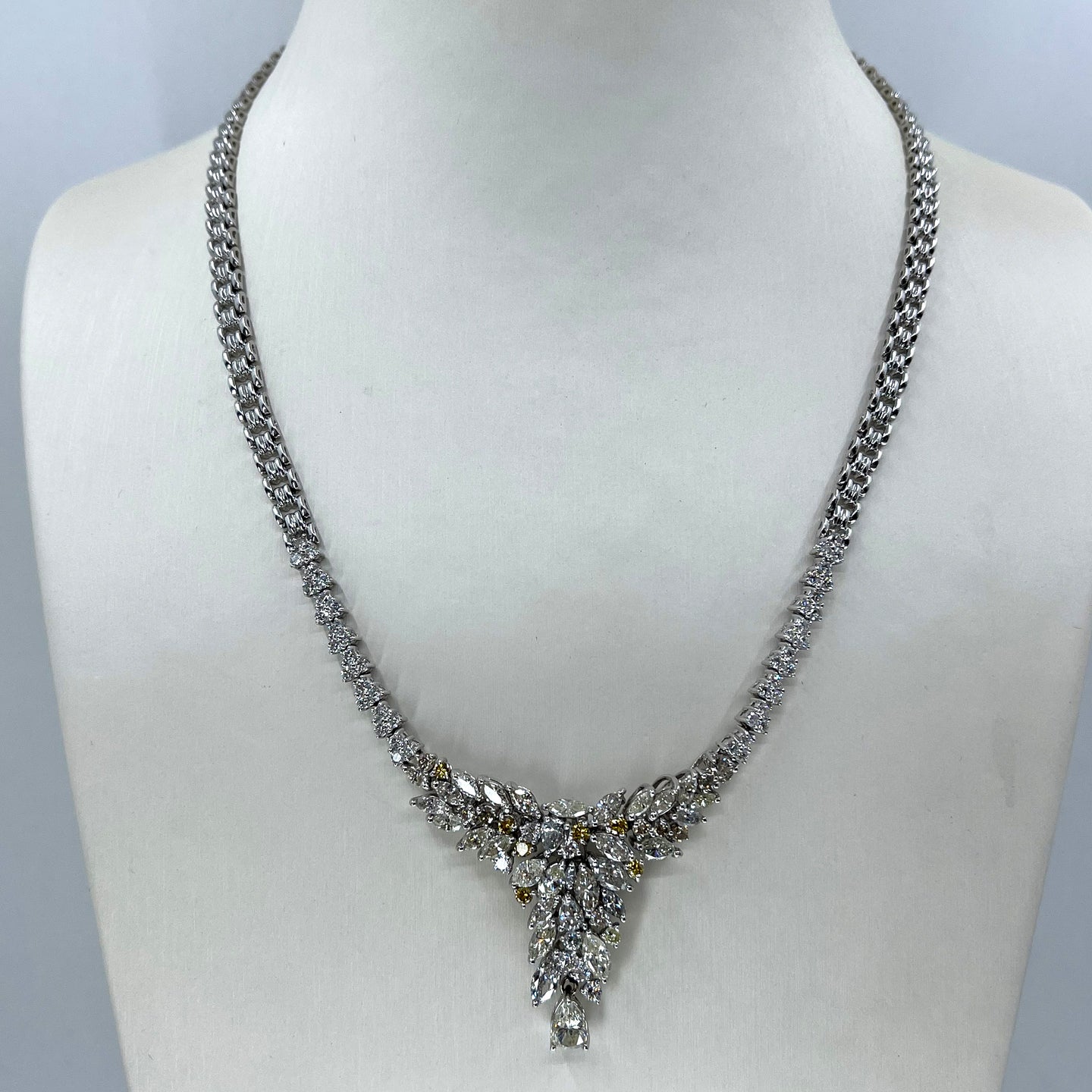 18K White Gold Diamond Necklace D8.25CT