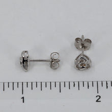 將圖片載入圖庫檢視器 14K Solid White Gold Diamond Heart Stud Earrings D0.04 CT
